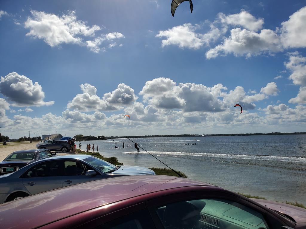 KeyKing321's tweet image. Social distancing in Florida