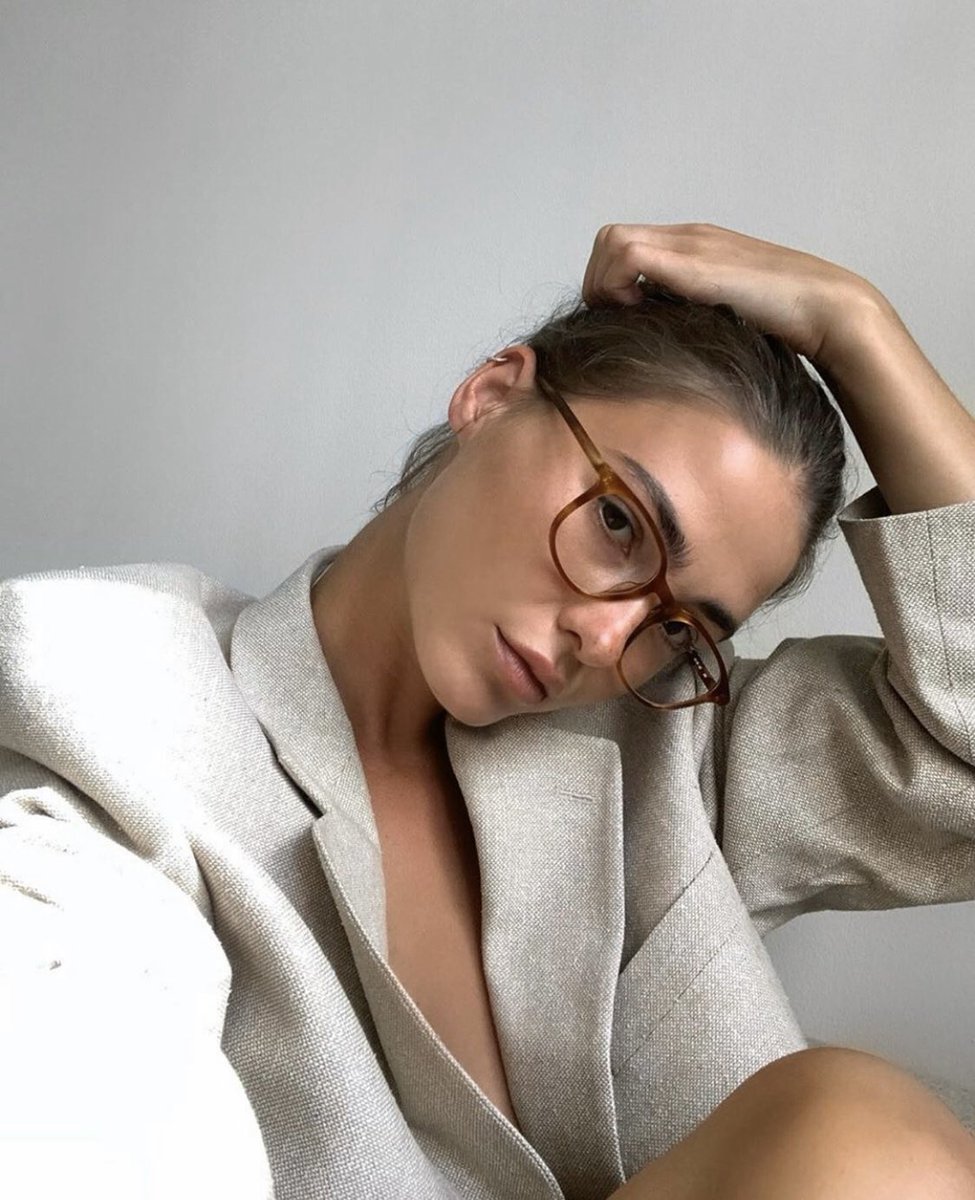 VIRGOMOON555's tweet image. 21 𝐃𝐀𝐘𝐒 𝐎𝐅 𝐒𝐄𝐋𝐅: 
𝕠 a thread about self improvement, how to build a consistent routine and change your mindset during quarantine.
