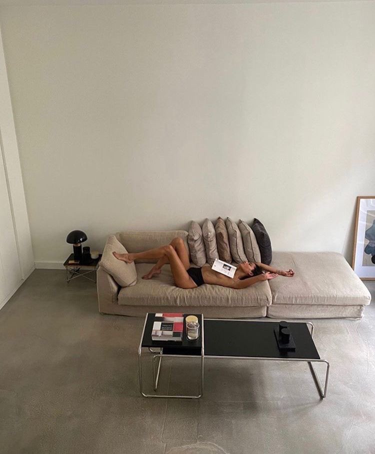 VIRGOMOON555's tweet image. 21 𝐃𝐀𝐘𝐒 𝐎𝐅 𝐒𝐄𝐋𝐅: 
𝕠 a thread about self improvement, how to build a consistent routine and change your mindset during quarantine.