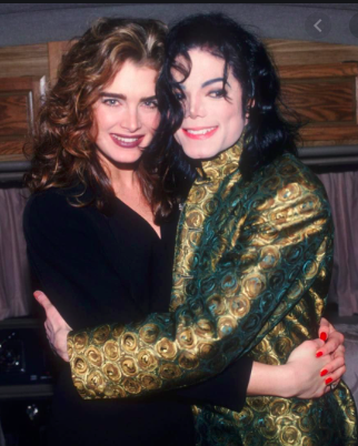 MJJJusticePrjct's tweet photo. "He was the first person to call me when my dad got sick .. when I had my post partum depression, he sent me flowers.. he was consistent til the end.." Brooke Shields regarding her dear friend #MichaelJackson  #KindnessIsMagic #ThrowbackThursday https://t.co/00pfIzC4bE