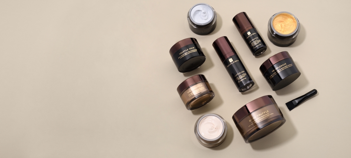 ParkFarmHotel's tweet photo. ***𝗧𝗿𝘂𝗳𝗳𝗹𝗲𝘀𝗾𝘂𝗲*** 
Giving the golden glow! This amazing anti aging mask is clinically proven to improve skin hydration and improve skin after one application. This mask features in our Champagne and Truffles treatment. Call us today to book 01603 813424 https://t.co/Bj8POgOJE6