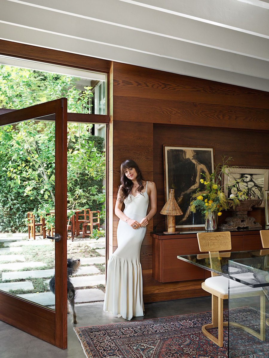 thatssohaute's tweet photo. gonna parasite my way into dakota johnson’s house https://t.co/0t5JVX16IA