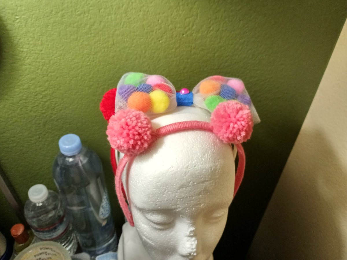 Msbeesho's tweet photo. @tvkatesnow I'm passing the time by crafting it makes me smile when I make things for family and friends https://t.co/ufvQhqHWDg