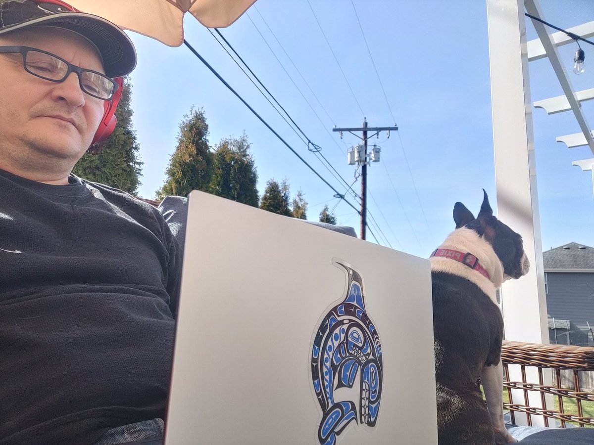 yarmand's tweet photo. Let's work outside today. https://t.co/wqYadA3eFE