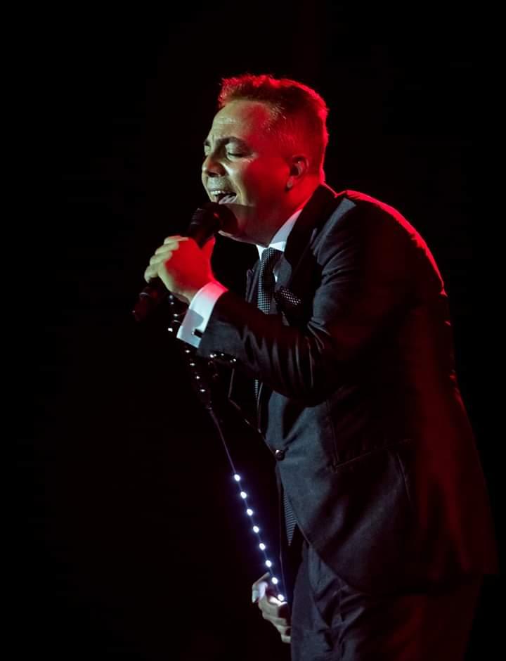 VeroCristian4's tweet photo. @Unichay @Silviia_44 @topeuropa @jpazlor @Esterchu @VeronicaELugo @neferet40 @Josefa Hola Loli q'ubo???? Y #Silvia se pide al gallo #CristianCastro #ComoTodos tema original de #NinoBravo https://t.co/1LELaq4692