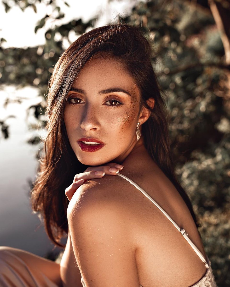 Gorgeous Female Portrait Photography by Karina Martins #photography #women #beauty tinyurl.com/rs27scm