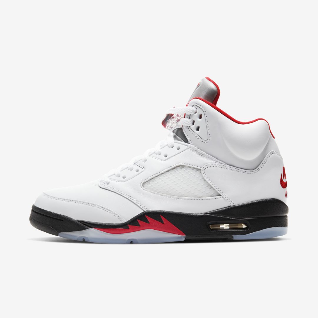 J23app's tweet photo. Jordan 5 Retro OG "White/Fire Red" official images https://t.co/rQcYmCkoTb https://t.co/1sV1KuJS7N