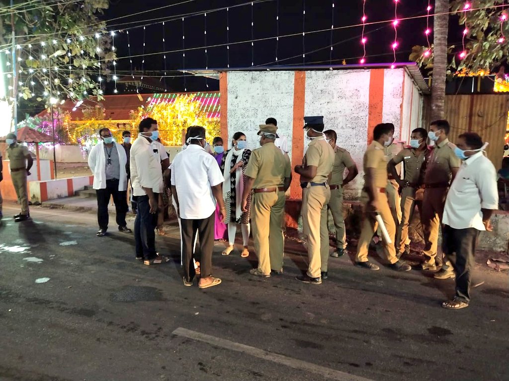 SharanyaAri's tweet photo. Kudos to the dedicated Health team and Police dept who are on the road day in and out making sure we all are safe. 
Its our duty to co-operate and follow instructions if need be.
#Checkpostduty
#Kanyakumari https://t.co/vHxUDEKB4U