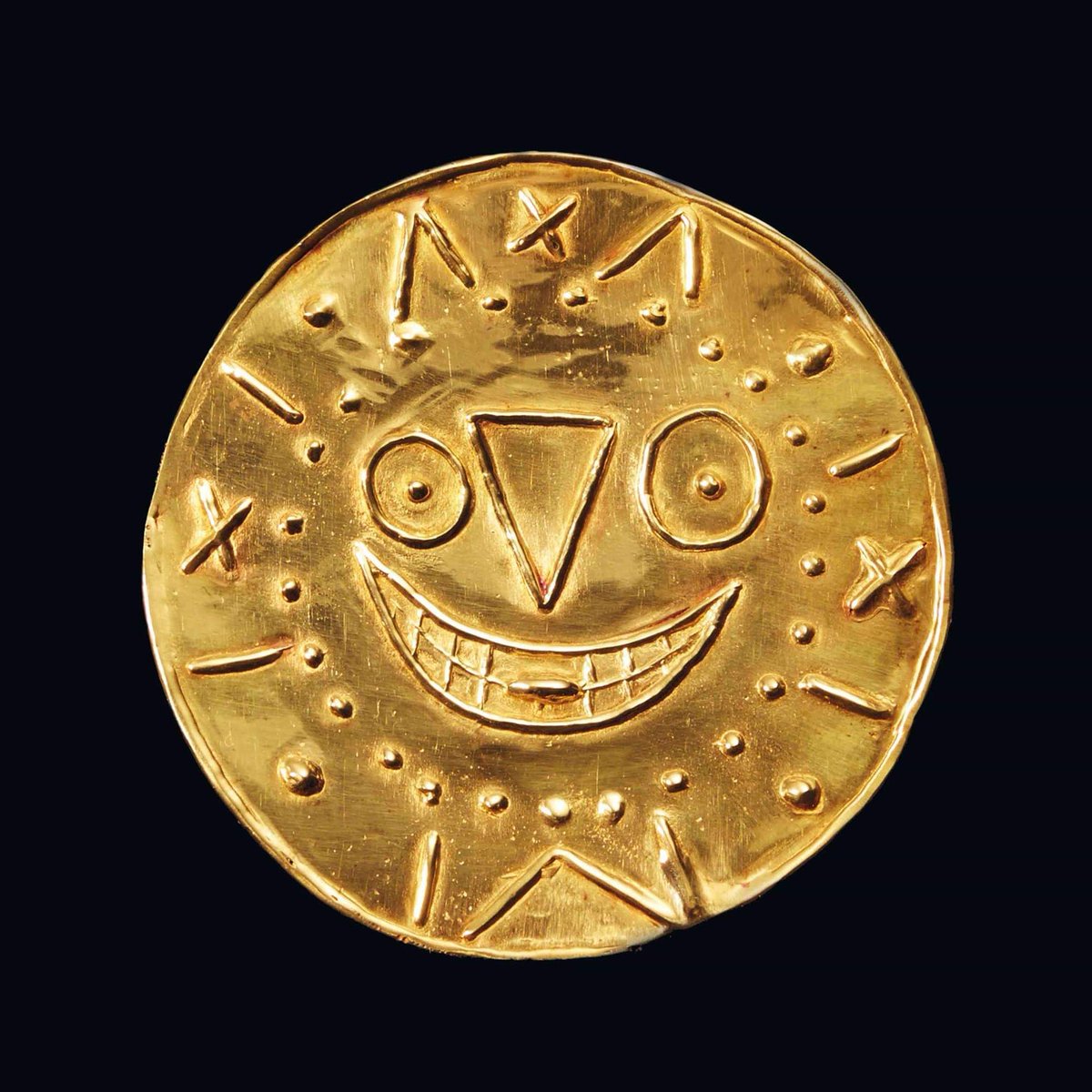 thefindingeye's tweet photo. ⁣The Picasso coin...⁣⁣
⁣⁣
Pablo Picasso (Spanish, 1881-1973)⁣⁣
⁣⁣
" Horloge à la langue ", 1955-1956⁣⁣
⁣⁣
Repoussé Gold⁣⁣
Diameter: 2 in.⁣⁣
⁣⁣
Via Christie's, Paris 23 October 2015⁣⁣
⁣⁣
#pablopicasso #picassocoin  #repousségold⁣⁣ https://t.co/ap9nOXocvI