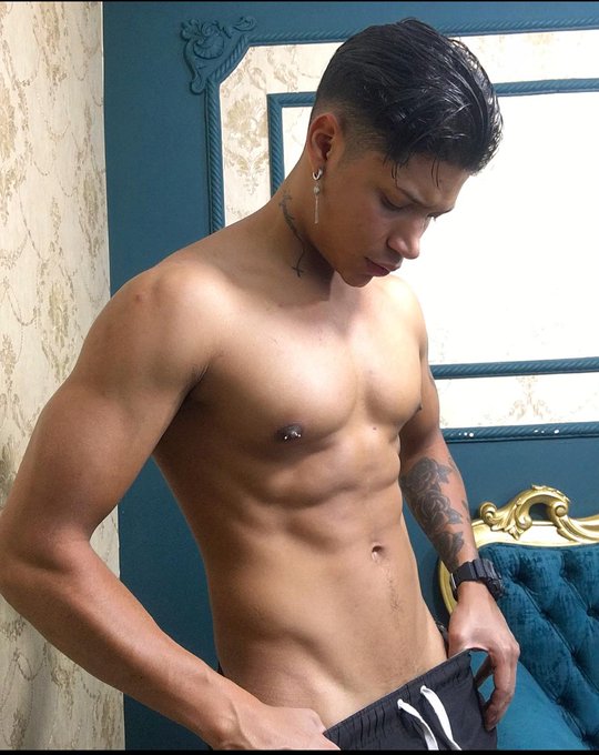 I know, you want to see what's underneath! 😋 #ThursdayMotivation  https://t.co/KT7FhB4Go1 https://t.<a href="/tag/thursdaymotivation"class="tags">#ThursdayMotivation</a>