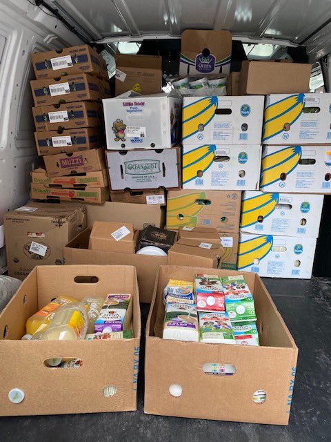 Shoutout to <a href="/LPQUSA/">Le Pain Quotidien US</a> for donating 1,000 pounds of much needed produce and dairy items. Even though they had to close, Le Pain Quotidien still wanted to make sure these items came to Lakeview Pantry. This will make a big difference for our neighbors in need! #EndHunger