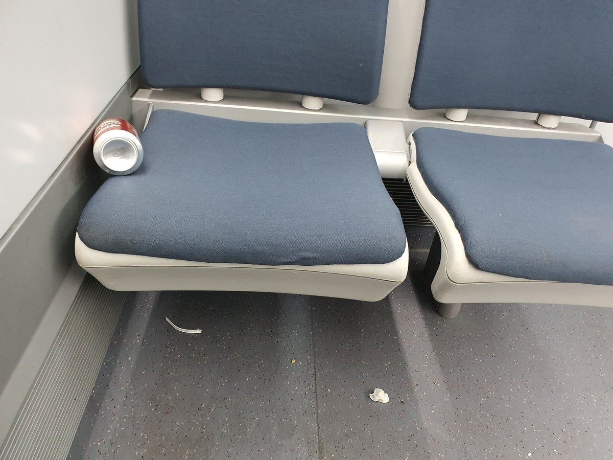 malaformas's tweet photo. Extrema limpieza, decían...aunque también vaya irresponsables...@Renfe https://t.co/XU3V6Uhn3V