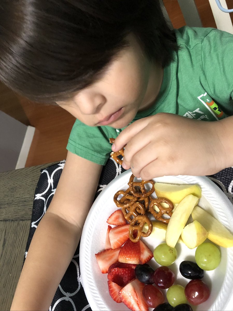 RoelnMely's tweet photo. Zachary’s Homeschool 🏡📚✏️🖍✂️
@ViolaCobbElem @ChannelviewISD https://t.co/0PdRnTyZT7