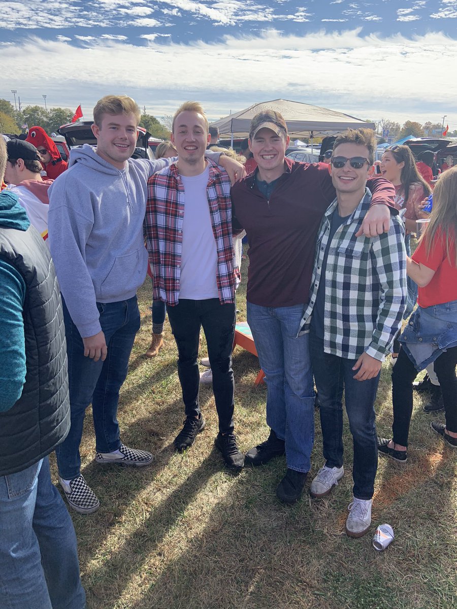 TyCraft32's tweet photo. Happy 21st yungin ❤️ now we can go to Dave &amp; Busters @Huntergross03 also, hit the gym https://t.co/bTxaRmoS6j