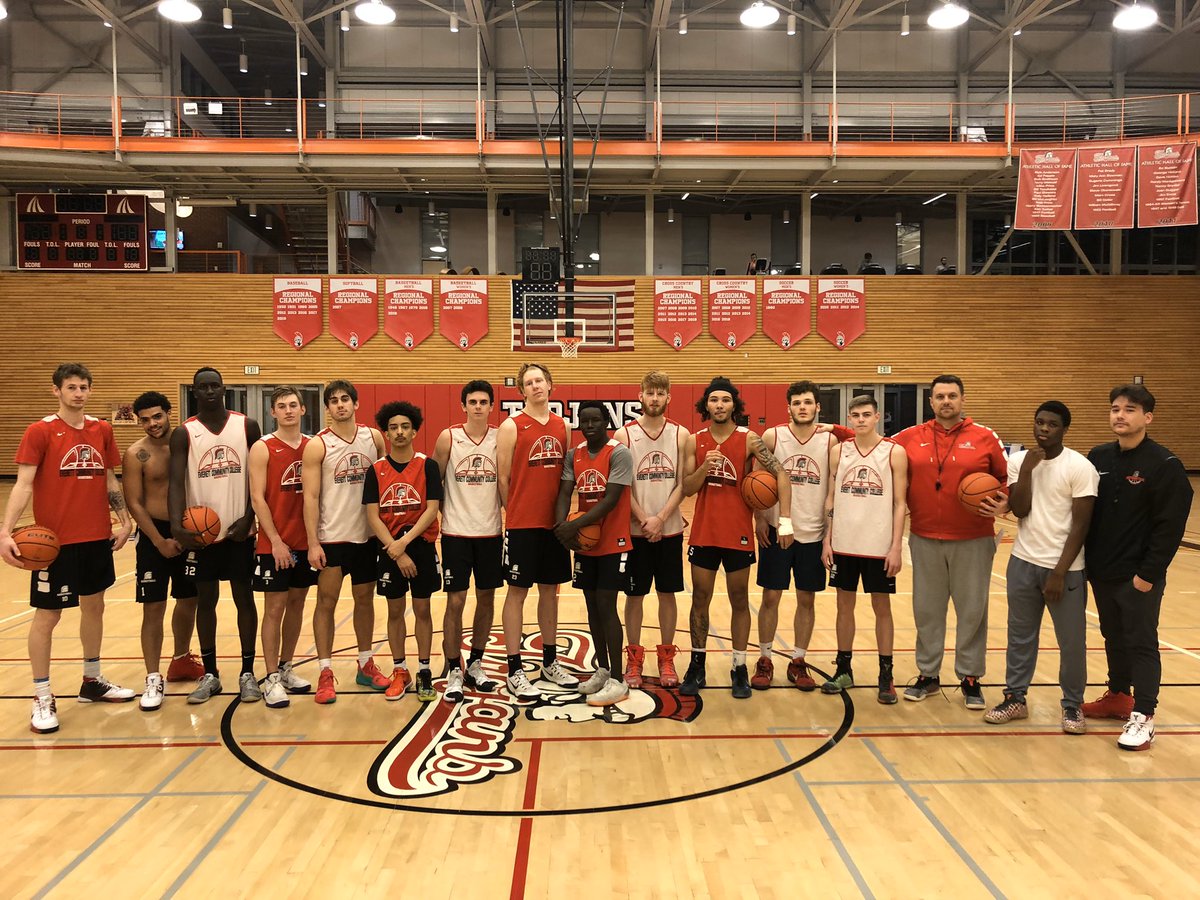 CoachDTfor3's tweet photo. The final chapter was never written, but unfortunately, this book has to close

What a year it was! 

25-4 (12-2)
3rd straight region title 
3rd straight 20 win season 
Least amount of losses in a season 
7-0 on the road during Region 

#EverettWay #GoTrojans #UnfinishedBusiness https://t.co/b6nS2JdKfn