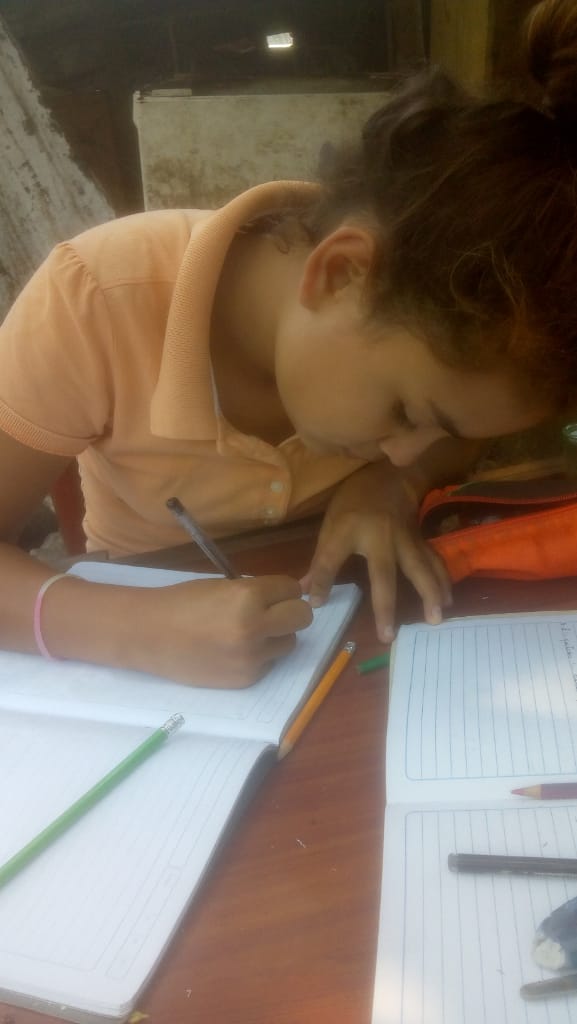 Annydednna's tweet photo. Estudiantes de 3er año #LBSB #CadaFamiliaUnaEscula  Cumpliendo con las actividades pedagógicas asignadas @ZonaEducTachira @charlychaves @MPPEDUCACION @cn_educ https://t.co/rHJwQMyoQw