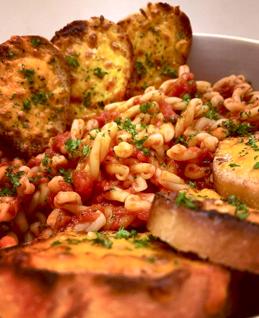 We love @thesabalaskitchen and their efforts to still create delicious, simple recipes — especially now. This dish involves less than 5 ingredients! 😋