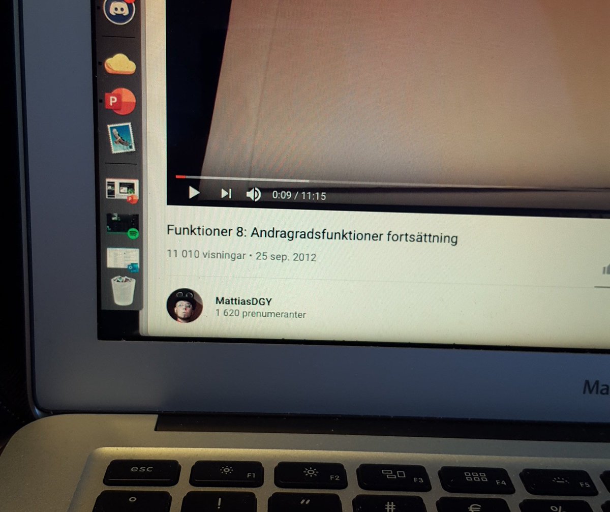 leeconsugg's tweet image. #workingfromhome
Idag blev det mattegenomgång med @MattiasDGy när tekniken strulade för min egen mattelärare. Riktig lifesaver då vi har prov nästa vecka.