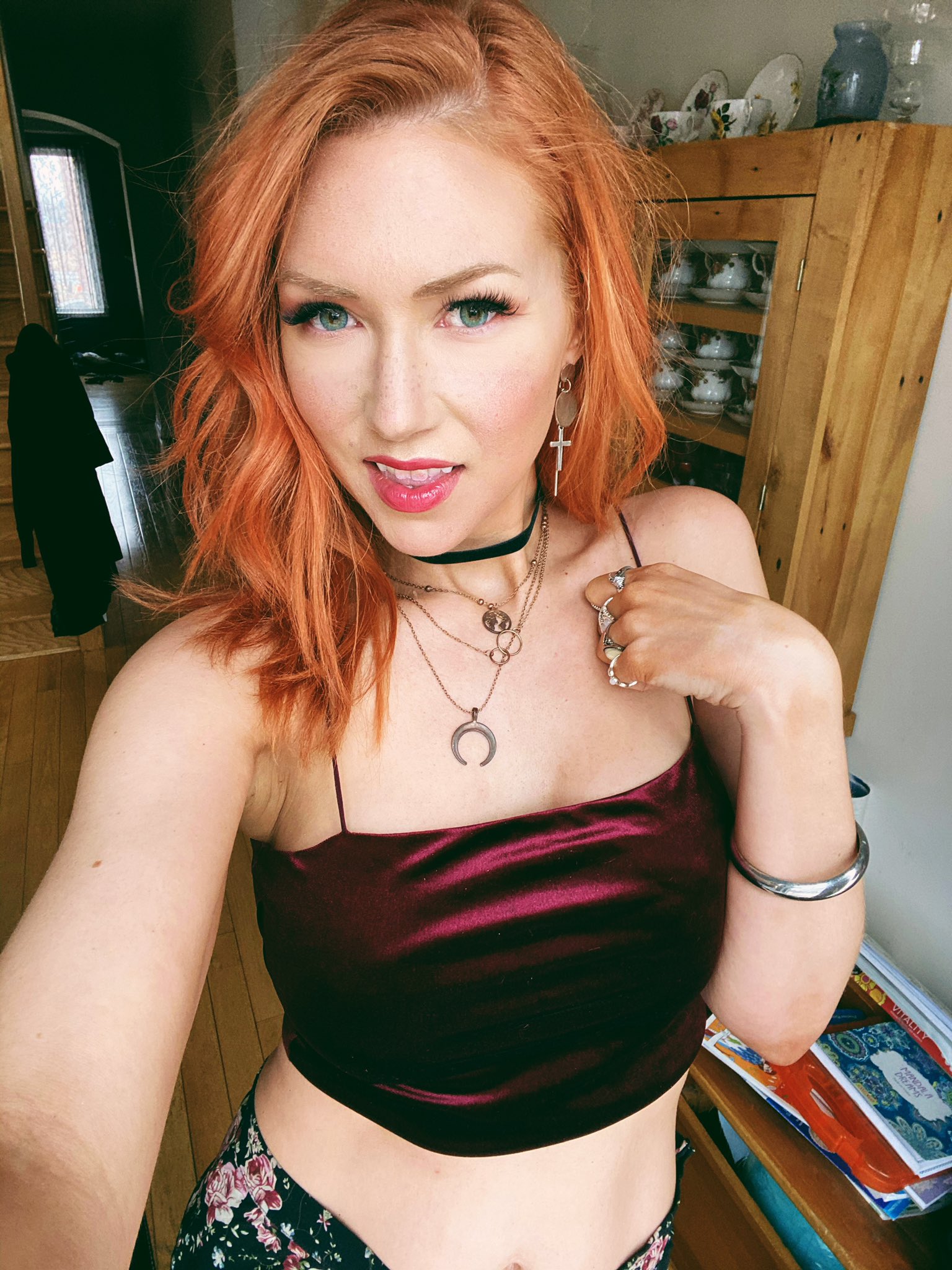 Bee Dawley on X: Selfies today because I actually put my eyebrows on.  t.coohcFjdHfhg  X