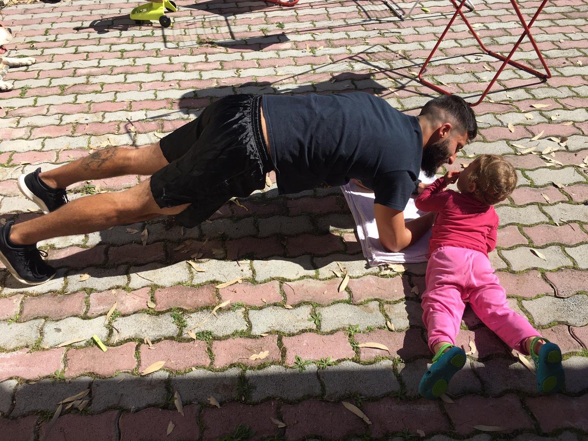 96_fix's tweet photo. Essere un papà è sicuramente la cosa più bella del mondo ed è un emozione che continua a crescere giorno dopo giorno! Che meraviglia festeggiare la festa del papà insieme a te Charlotte! ❤️ #papà #e #figlia #Matteo #e #Charlotte #8marzo1996 #8marzo2018 #famiglia #buenavibra https://t.co/iuhRIIEEmJ
