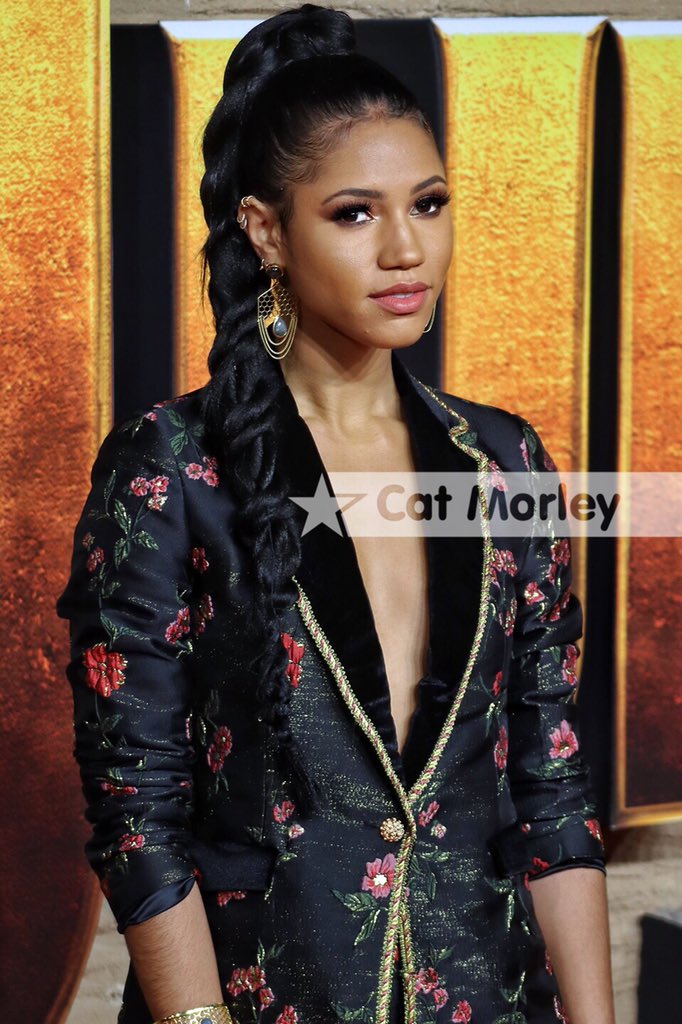CatMorleyPhoto's tweet photo. Vick Hope attending @jumanjimovie: The Next Level UK #Premiere at @BFI Southbank

📷 @CatMorley https://t.co/iLGQiQnNgg

@VickNHope #jumanjimovie #jumanji @InsideFreuds @DawBell @insanityhq #VickHope #redcarpet  #arrivals #celebrities #celebrity #star #vip #celeb #influencer https://t.co/yC8kTQAzjq