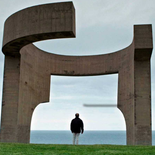 cinetecapucv's tweet photo. RECOMENDAMOS PARA HOY
"Chillida. Lo profundo es el aire".
Dirección y guión: Juan Barrero
Duración: 1h 3m

Documental emitido por RTVE donde, a través del relato de sus hijos, amigos y colaboradores, conocemos más sobre el artista español Eduardo Chillida

https://t.co/BuJ6X7TbcI https://t.co/y4p6S1YdDz