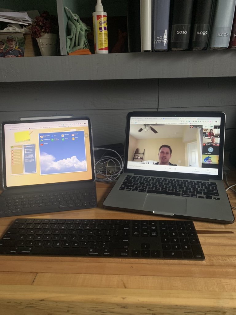 MrHowettSci's tweet photo. @WarsawSchools teachers getting together learning how to #getbetter @MrCauhorn @googlehangouts_ #wcsmission #extendedeLearning https://t.co/zI477NxSRy