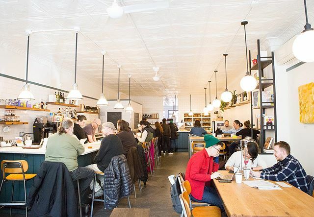 kingstonbread's tweet image. 🚨We’re doing a special Saturday Sale with local delivery of bread, coffee, beer, cider and more. Check our website for details. 
We honestly wish this was the current scene at KB+B, but sadly our doors are closed, the lights are off and the only soun… ift.tt/38ZMOmp