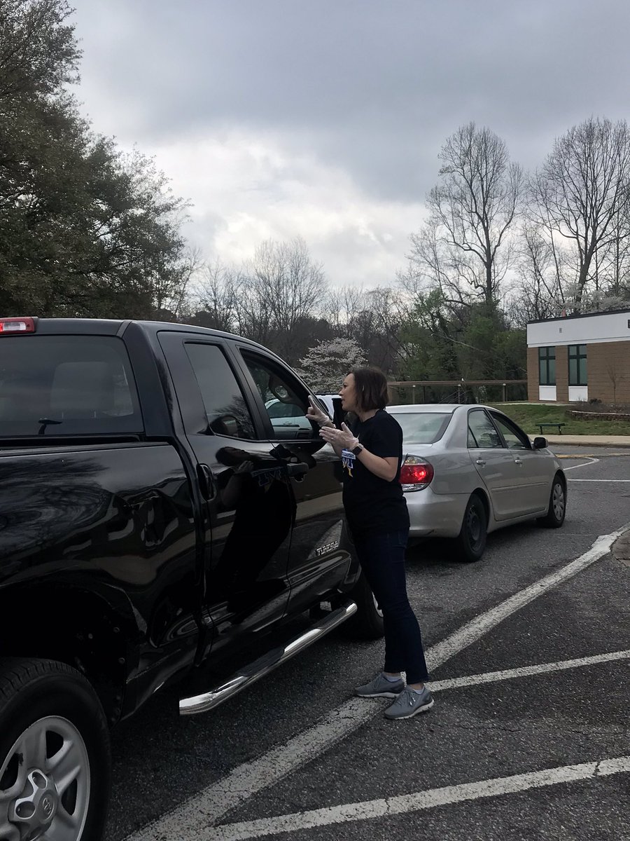 Stopped by to see our South Stars! So proud of our MGSD teams! Our South staff is our greeting families, distributing lunches, and devices for virtual learning! @SouthSuperStars <a href="/K6MGSDonPOINT/">MGSD K-6 Curriculum & Instruction Team</a> <a href="/MGSDschools/">MGSD schools</a>