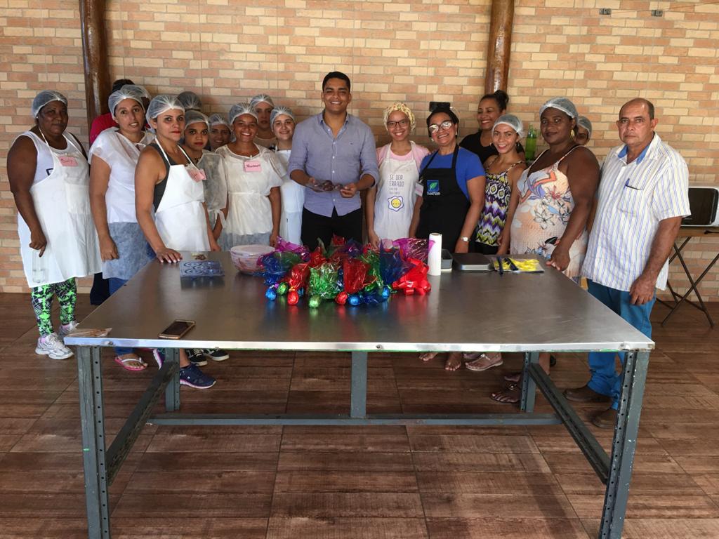 Asbraer_oficial's tweet photo. #EmpreendedorismoRural: @EmaterGoias realiza curso de produção de ovos de páscoa e abre novas possibilidades de renda para pequenas produtoras

Acesse: https://t.co/Rt9KpKpXXa

#Asbraer #AgriculturaFamiliar https://t.co/ZBSUMm4foF