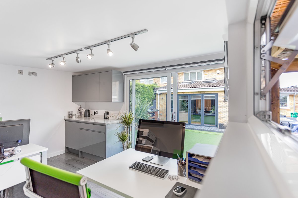 gardenofficeuk's tweet photo. Making working from home comfortable 💻

Our garden offices are the perfect isolated setting to carry out work undisturbed - which is definitely more relevant now than ever.

Find out more here on our website

https://t.co/E5bHFrGqwF

#Homeoffice #workingfromhome #WorkFromHome https://t.co/nUBrZdI0oF