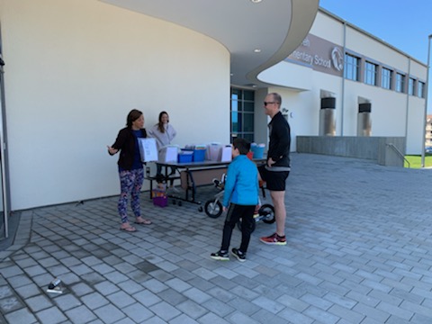 MrLeeVES's tweet photo. Times like these show a teacher's skill, but also their heart.  My second grade teachers came to school today (although they could have worked from home), just to hand out manipulatives and books to their students and parents.  Love.  Love.  Love. https://t.co/7we9ScUsgy