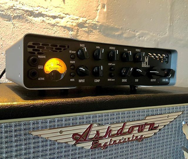 ashdownmusic's tweet photo. 800 Watts. 3KG/6.6LBS. Rootmaster 800 EVO II. In UK stores tomorrow, rest of the world shortly after. #spotthevu #beastmode #bass #bassamp #rootmasterevo2 #rm800 #power #bassguitar #lightweight https://t.co/rb4g39LSIy https://t.co/655foialrd