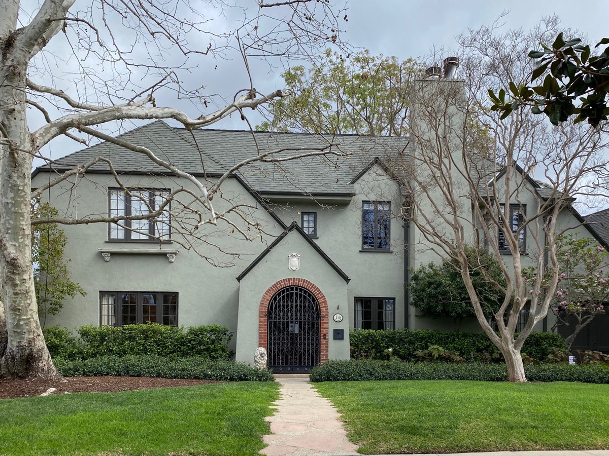 SargentSill's tweet photo. House in L.A.I grew up in. It shows up in my dreams quite often. https://t.co/20HFEUGDFt