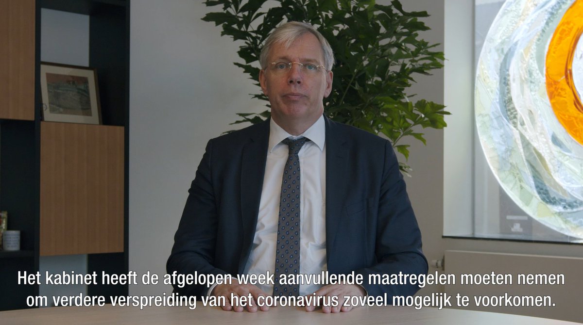 gemeentekatwijk's tweet photo. Burgemeester Visser spreekt zijn waardering uit naar alle inwoners en vraagt om elkaar te (blijven) helpen in deze moeilijke tijd. Zorg voor elkaar. Samen komen we hier doorheen. Bekijk hier de video: https://t.co/ySONO4aFwG https://t.co/0vxJI6Athg