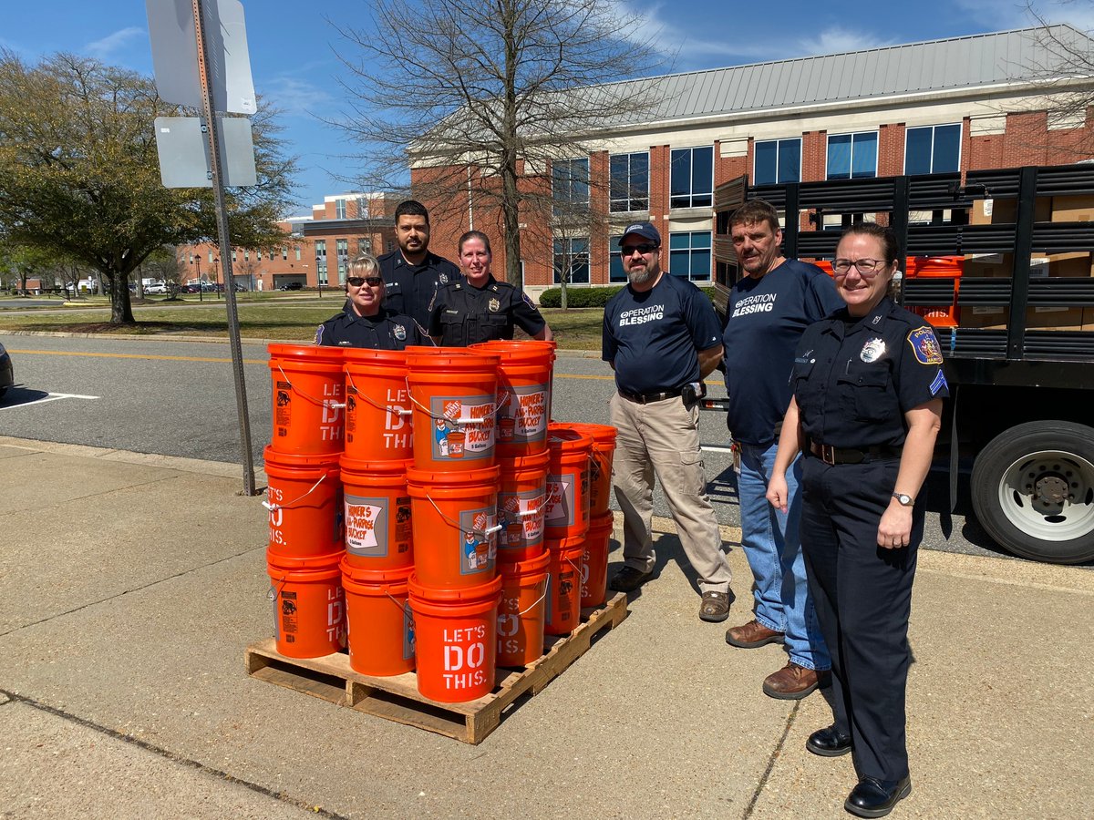 HamptonVAPolice's tweet photo. We are extremely thankful for this generous donation of protective gear from Operation Blessing! Our officers will definitely put this equipment to use as we fight the Coronavirus together as a community and as a nation. https://t.co/iJOlyVRWaH