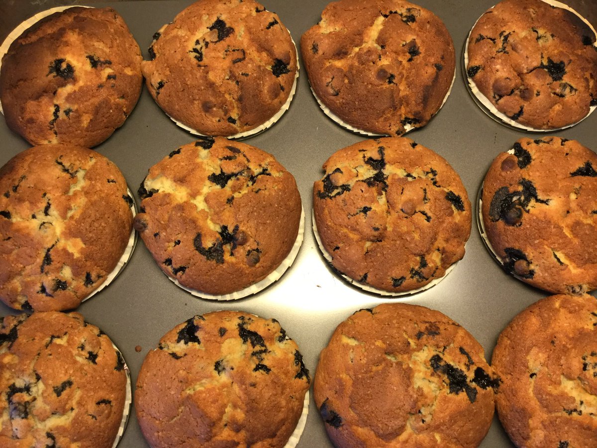 Koko päivä tehty duunia #kaikkikotonalive’n kanssa ja nyt kaikille kotona hiukan herkkua. Hyvä show tulossa huomenna!! #yleolohuone