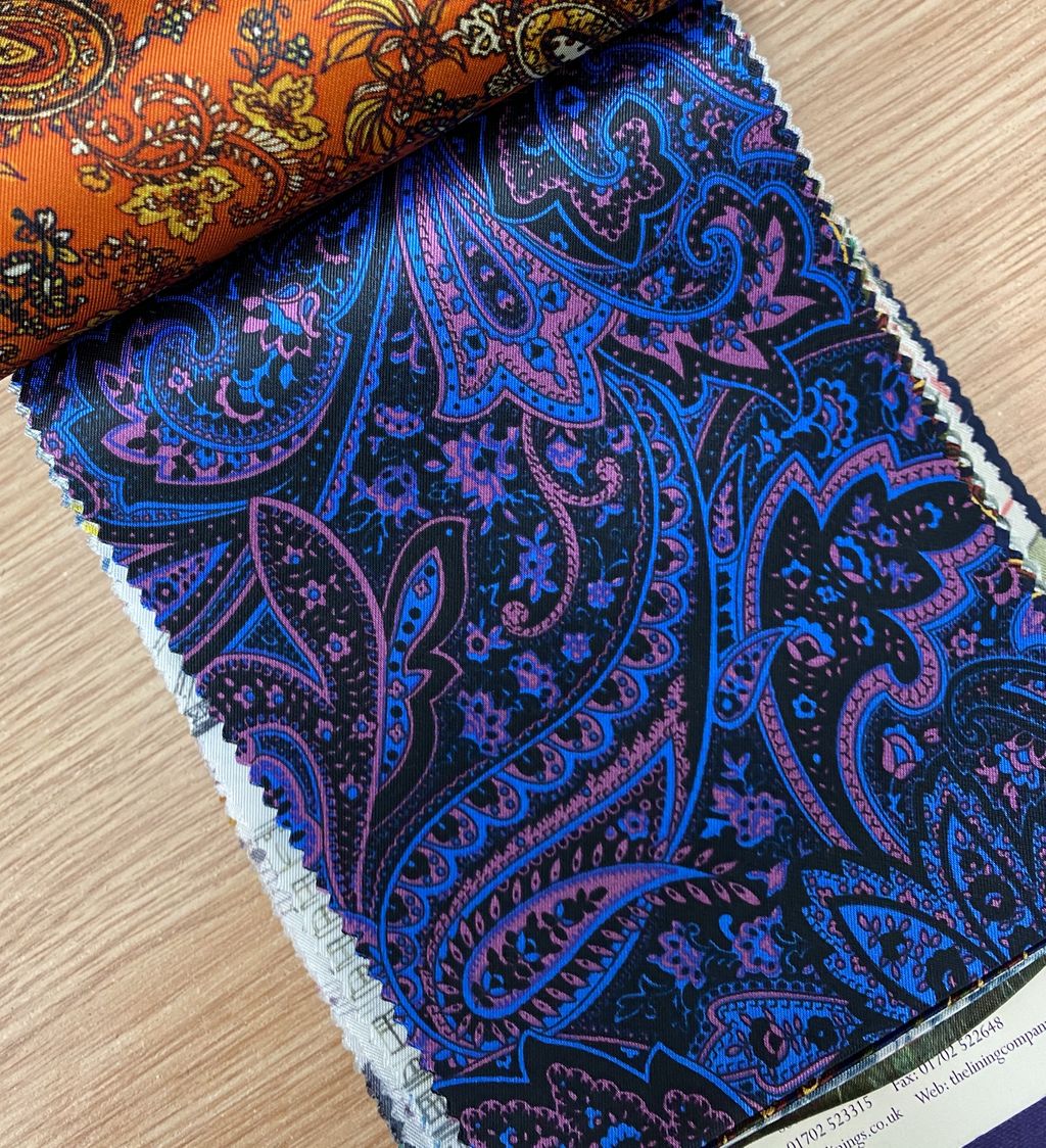 It's #ThursdayThreads, what does everyone think of this jazzy lining we offer? 

We're home to thousands of fabrics and linings, and guarantee to tailor your next suit to perfection.

#CityTailors #BespokeSuits #TailoredSuit #BlackTie #WeddingSuits #TweedSuits #Tailors