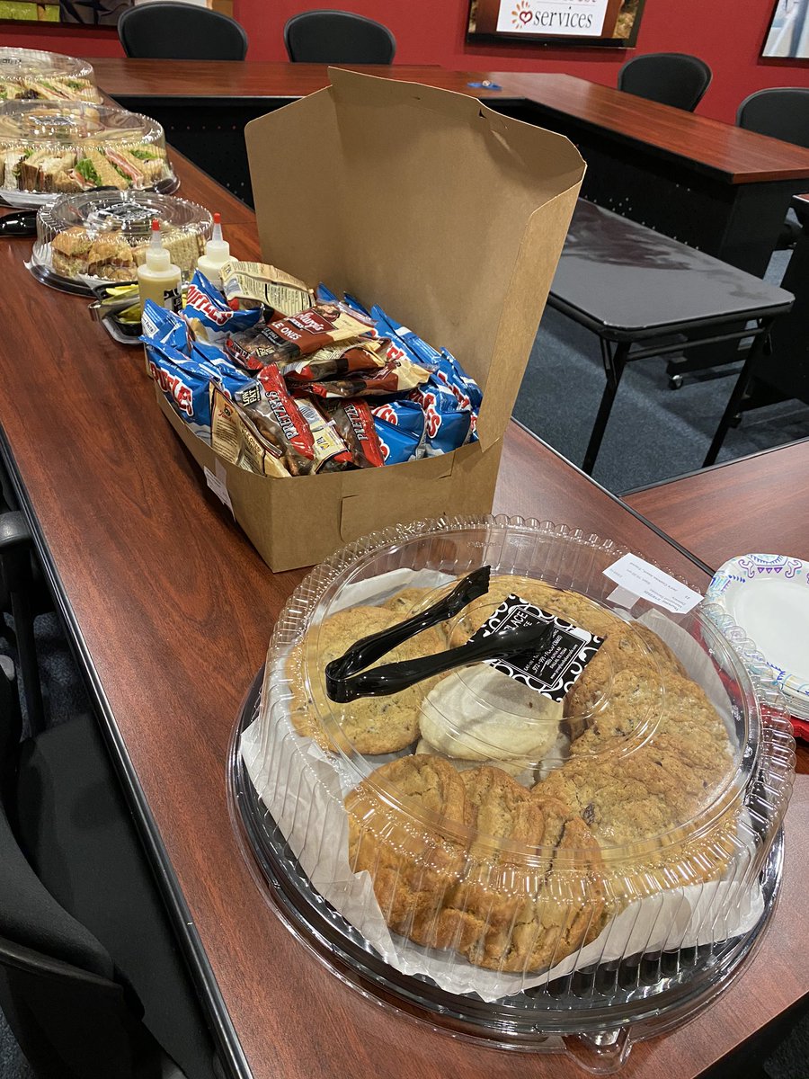 MetrocrestHelps's tweet photo. Thank you to a wonderful Metrocrest Services donor for ordering lunch from Jen's Place Bakery &amp; Cafe, for our staff today!

We are thankful to have amazing support from our community during these times and we are working to make sure our neighbors are cared for. https://t.co/YdFZH59Oew
