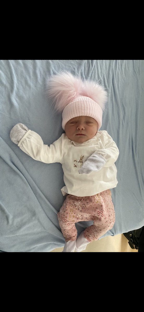 _chloefoster's tweet photo. Everyone meet Aria Helen Foster ☺️☺️born 18/03/2020 12:45AM weighing 7lbs 10oz. words can’t describe how perfect she is and how much i’m in love with her already💗she’s just absolutely amazing and wouldn’t change her for the world. https://t.co/7if1hC4ePE