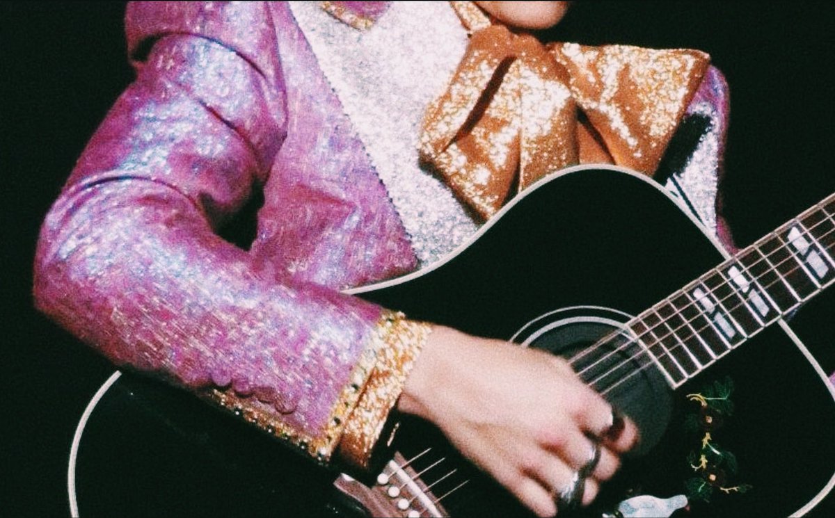 7Osharry's tweet photo. Harry’s milan suit appreciation post bc it was so beautiful. https://t.co/omPDYjzTYJ