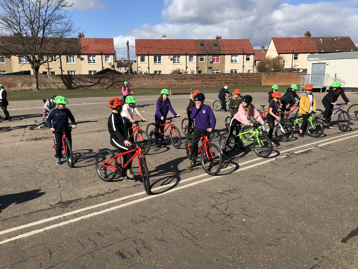 beanxmissrisk's tweet photo. We are confident at mounting, dismounting and where our feet go on the pedals. π΄π»ββοΈπ΄π½ββοΈ #BPSBikeability https://t.co/hQvoFgiZvM