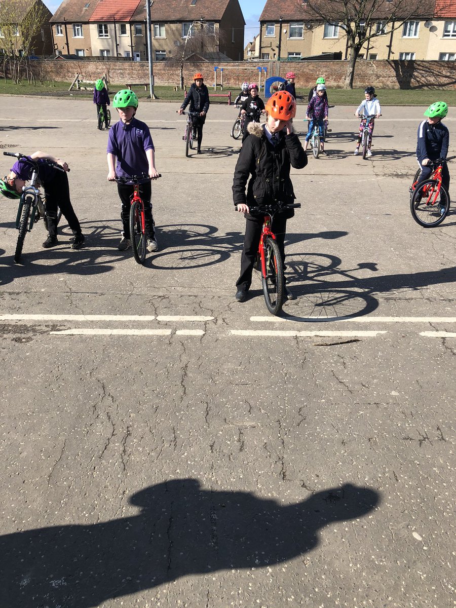 beanxmissrisk's tweet photo. We are confident at mounting, dismounting and where our feet go on the pedals. π΄π»ββοΈπ΄π½ββοΈ #BPSBikeability https://t.co/hQvoFgiZvM