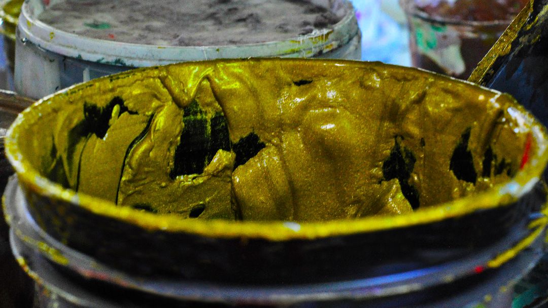 Only the fanciest ink for the fanciest designs. 😎 👀 💁 
#screenprinter #screenprinted #ink