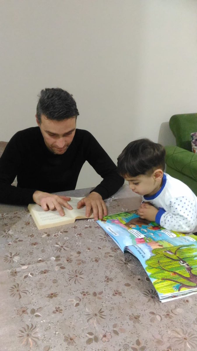 Evdeyiz,güvendeyiz, oğlumla güzellikler peşindeyiz. Can sıkıntısına iyi gelen tek şey kitaptır. Hadi hep beraber okuyalım. 
#ikizcedeherkesokuyor
@kasimogluBerat <a href="/SeddarYavuz/">Seddar Yavuz</a> <a href="/ikizcemem52/">İKİZCE İLÇE MEM</a>