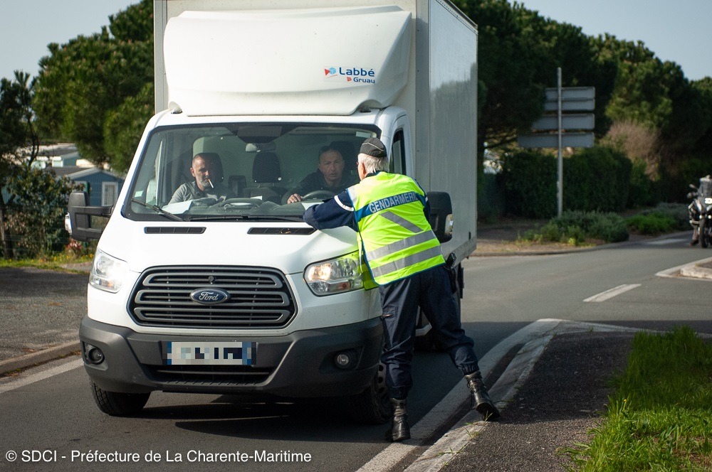 O Xrhsths Prefet De La Charente Maritime Sto Twitter Tous Mobilises Pour Freiner La Propagation Du Virus Covid19 Coronavirus Depuis Mardi Les Forces De Securite Du Departement De La Charentemaritime Controlent Les Vehicules