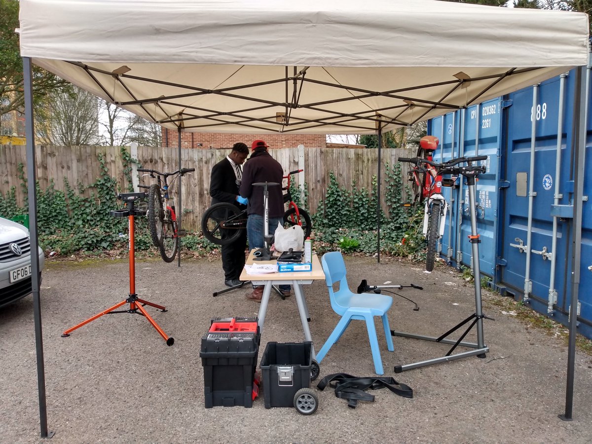 Some pictures of students at @Whitefield_NW2 school in Barnet in action - learning how to maintain bikes! Great work guys 😊🚲 <a href="/SustransLondon/">Sustrans in London</a>