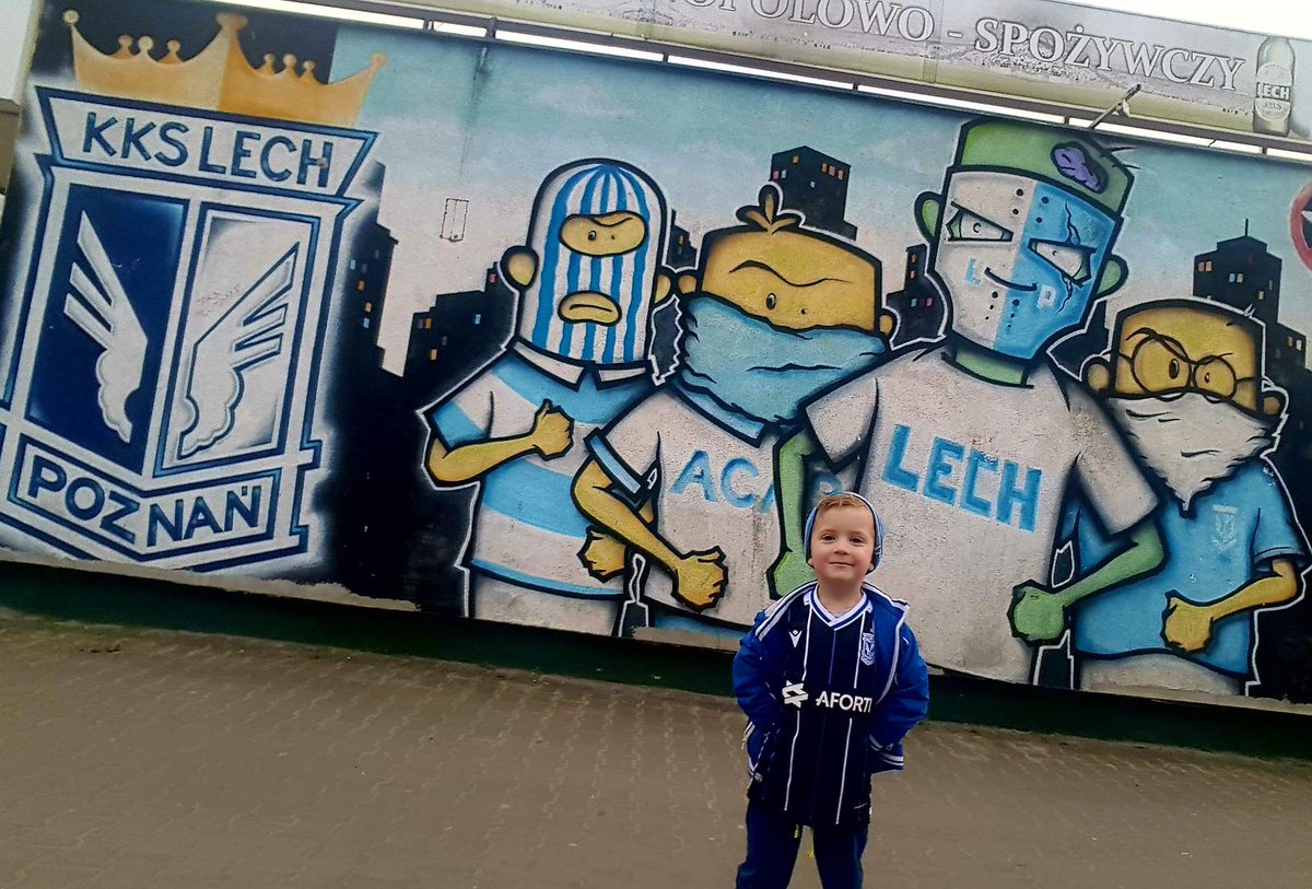 TWojcieszynski's tweet photo. @LechPoznan nasza💙🤍rodzino- dumy, wrażeń, emocji i wuchty tytułów i wiary na Bułgarskiej. W góre serca!!! NajLePszego Kolejorzu #98Lecha https://t.co/PLqwX4jOzs