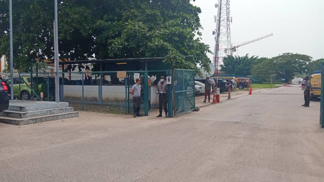 radiookapi's tweet photo. Kinshasa: Toute visite  au site UTEX abritant la MONUSCO et quelques agences des Nations Unies est soumise au prélèvement de la température https://t.co/cmNZfuC9Bp