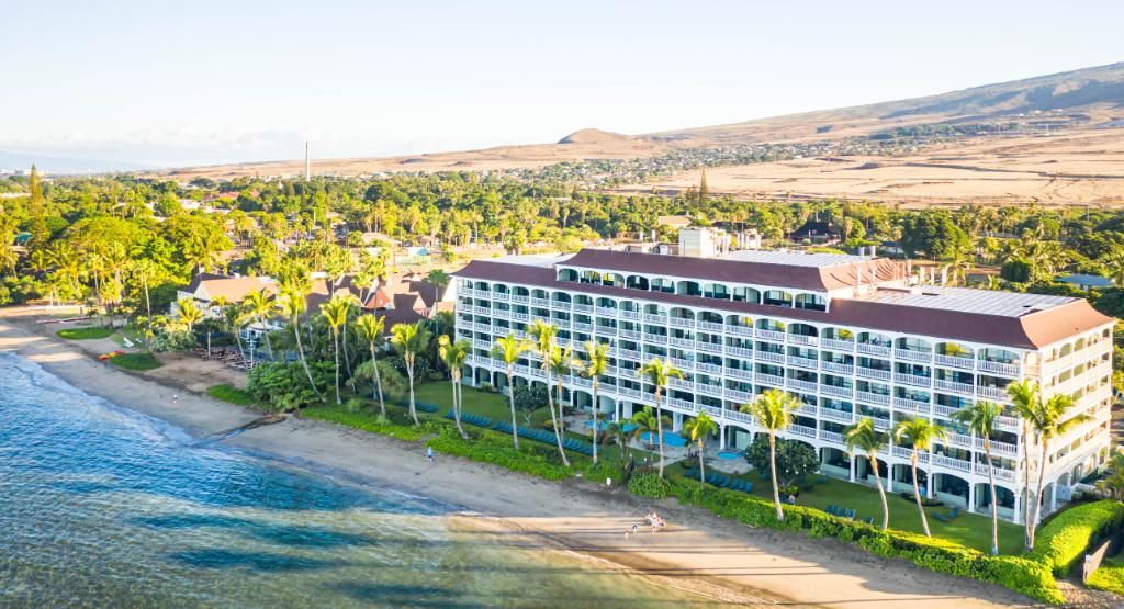 Good morning from Lahaina Shores Beach Resort ☀️ 😎 ☕ ☕ 

#beach #vacay #wanderlust #beautifuldestinations #travelgram #hawaii #gohawaii